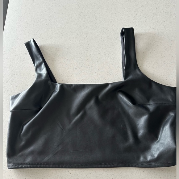 Express Crop Top - Picture 3 of 3